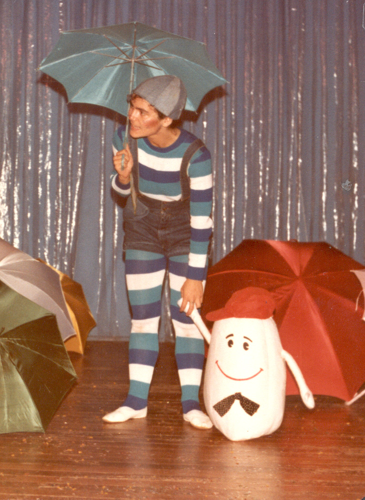 Pingo de Chuva (Daisy da Silva) e Ovo Bonifácio)