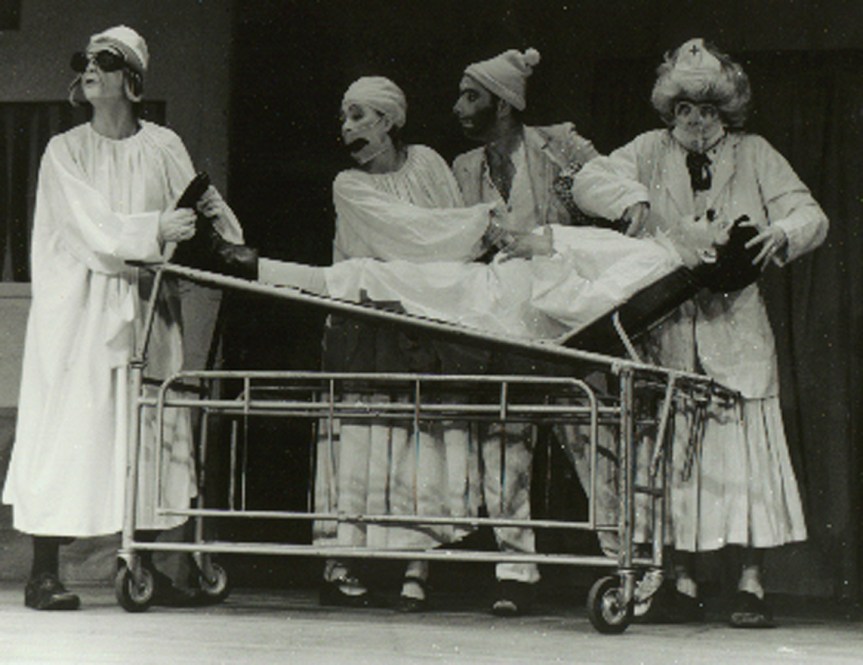 Médicos e assistentes ( Lu Adams, Lu Olendski, Mário Ballenti e Adriano Basegio e o Parturião (Heitor Schmidt)