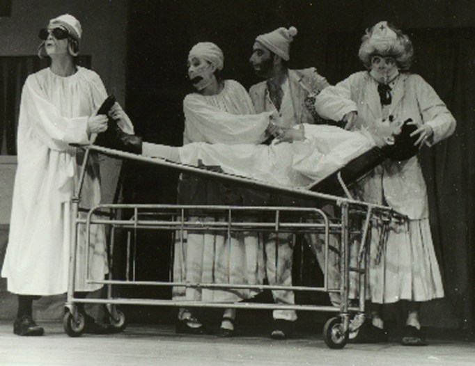 Médicos e assistentes ( Lu Adams, Lu Olendski, Mário Ballenti e Adriano Basegio e o Parturião (Heitor Schmidt)