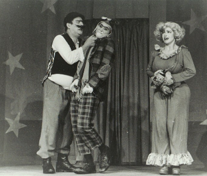 Marruá (Heitor Schmidt), Matias Cão (Lu Adams) e Boracéia (Yve Machado)